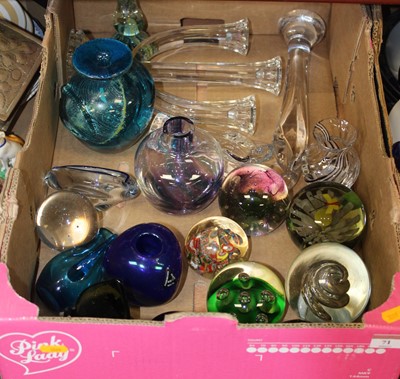 Lot 71 - A box of miscellaneous glassware, to include...