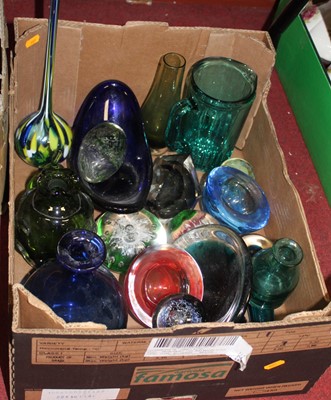 Lot 94 - A box of miscellaneous glassware, to include...