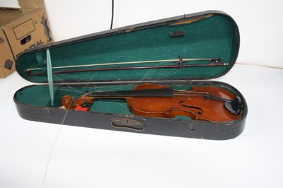 Lot 176 - A mid 20th century violin having a two-piece...