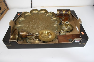 Lot 177 - A box of miscellaneous items to include a...