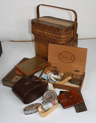 Lot 179 - A box of miscellaneous items to include a...