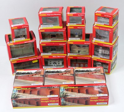 Lot 606 - 20 various boxed Hornby Lyddle End N Gauge...