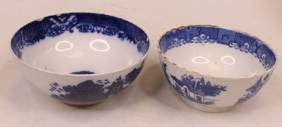 Lot 266 - A 19th century English porcelain slop bowl,...
