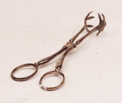 Lot 341 - A pair of George V silver tongs, having...