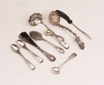 Lot 345 - A small collection of miscellaneous items, to...