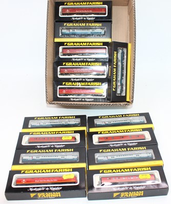 Lot 610 - 14 various boxed Graham Farish N Gauge Royal...