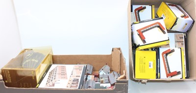 Lot 625 - 2 trays containing various N Gauge lineside...