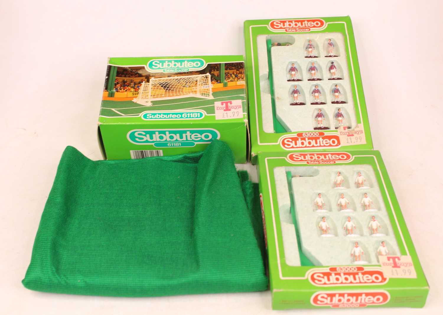 Lot 706 - A collection of vintage Subbuteo game pieces...