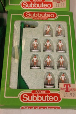 Lot 706 - A collection of vintage Subbuteo game pieces...