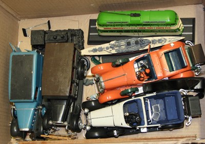 Lot 1576 - Five boxes of mainly plastic construction kit...