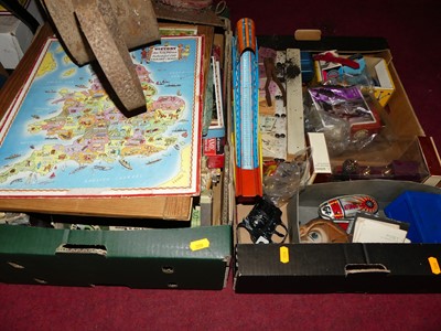 Lot 1604 - A collection of mixed puzzles, tinplate toys,...