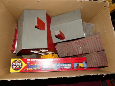 Lot 1605 - 3 boxes of mixed items to include a Prairie...