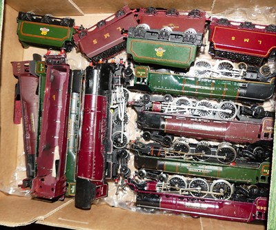 Lot 1622 - One tray of vintage diecast trains to inc...