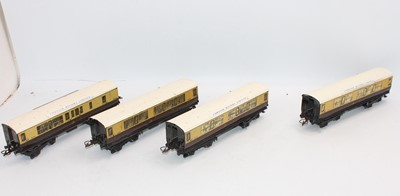 Lot 326 - Four 1937-41 Hornby No.2 corridor coaches...