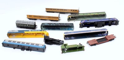 Lot 464 - Shoebox containing a variety of 00 gauge...