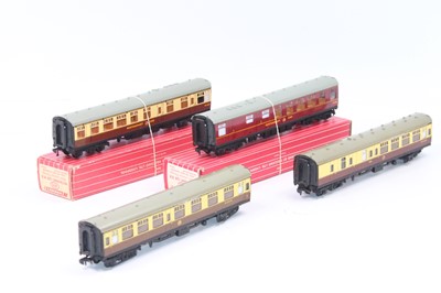 Lot 535 - Four Super Detail Hornby Dublo coaches: 4071...