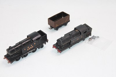 Lot 551 - Hornby Dublo items in need of repair: Pre-war...