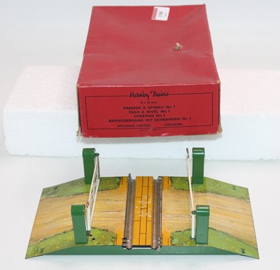 Lot 198 - Hornby O Gauge No.1 Level Crossing Boxed