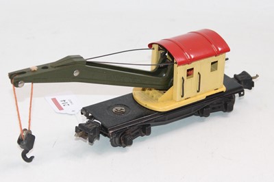 Lot 350 - Lionel 0 gauge rail mounted crane 2810 cream...