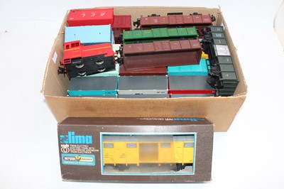 Lot 235 - Lima Continental wagons with DB 0-4-0 diesel...