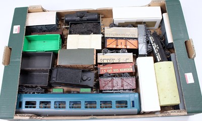 Lot 212 - Tray containing 18 kit-built wagons, mainly...