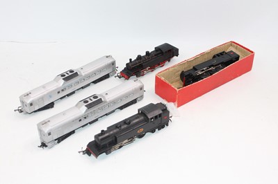 Lot 478 - Three 00 gauge black tank locos & two Budd...