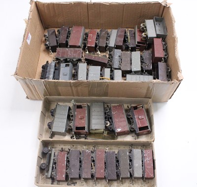 Lot 683 - Approx 38 early die cast/metal 00 gauge goods...