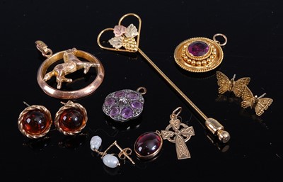 Lot 310 - A selection of jewellery, to include a pair of...