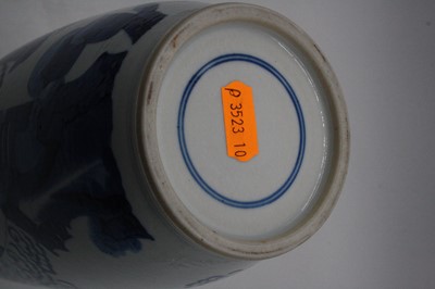 Lot 33 - A Chinese blue & white vase, the flared rim...