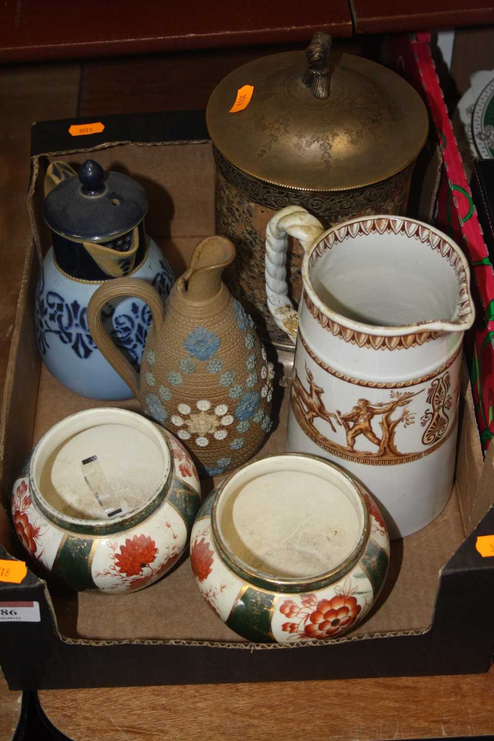 Lot 86 - A box of various ceramics to include a Doulton...