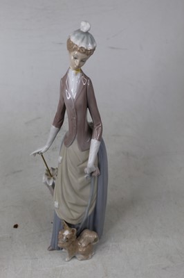 Lot 138 - A large Lladro Spanish porcelain model of a...