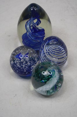 Lot 220 - A collection of glass paperweights (12)