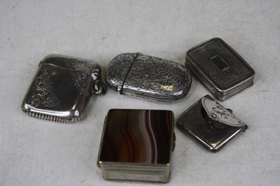 Lot 279 - A small collection of miscellaneous items, to...