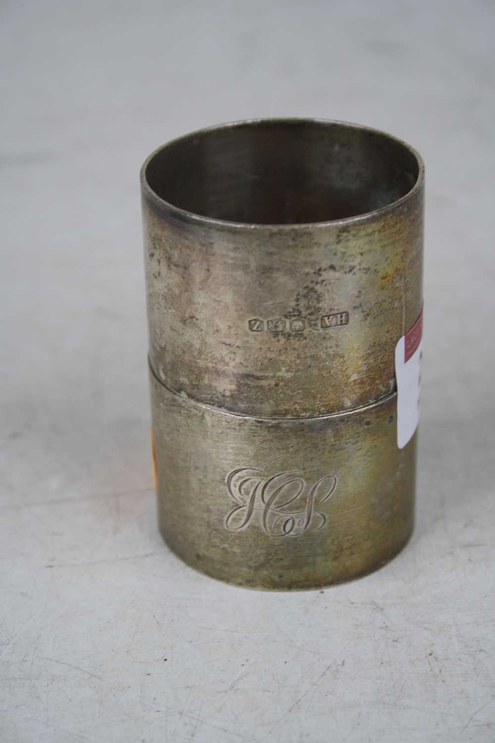 Lot 266 - A pair of George V silver napkin rings, 3.4oz