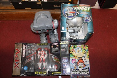 Lot 556 - Assorted robots to include Tomy Kong Man