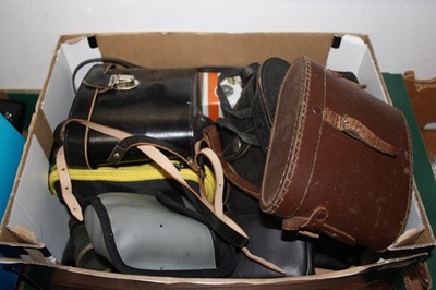 Lot 576 - A box of assorted binoculars from early to...