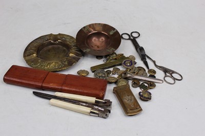 Lot 355 - A small collection of miscellaneous items, to...