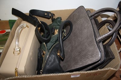 Lot 580 - A box of various ladies handbags