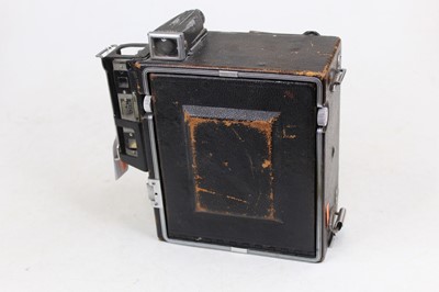 Lot 381 - A Graphlex plate camera with a Hugo Mayer...