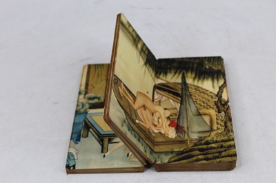 Lot 400 - A reproduction Chinese erotica folding book