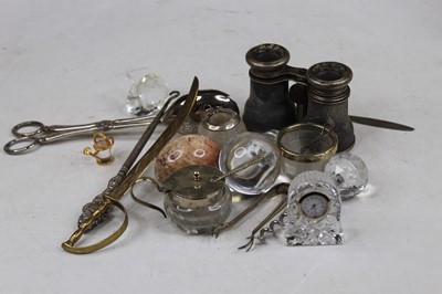 Lot 420 - A small collection of miscellaneous items, to...