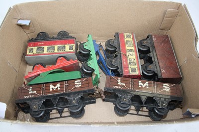 Lot 475 - A small quantity of 0 gauge tinplate rolling...