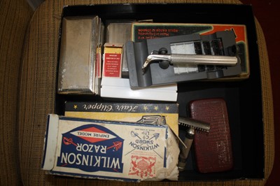 Lot 454 - A small collection of miscellaneous items, to...