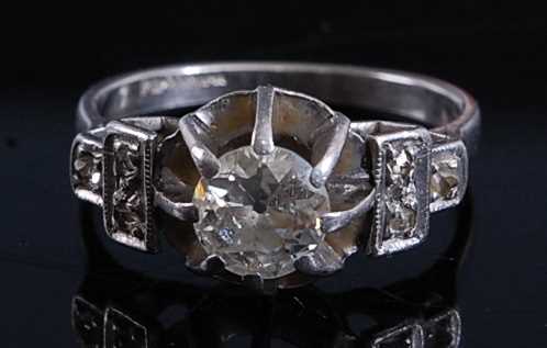 Lot 2566 - A white metal diamond solitaire ring,...
