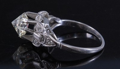 Lot 2184 - A white metal diamond solitaire ring,...
