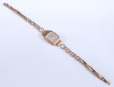 Lot 2504 - A 9ct yellow gold Winegartens ladies manual...