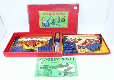 Lot 106 - Meccano set No.7 containing blue/gold items....