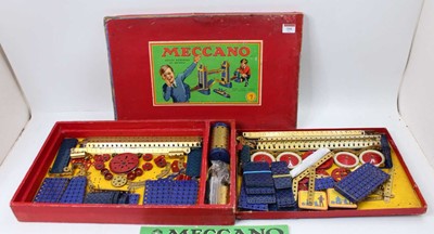 Lot 106 - Meccano set No.7 containing blue/gold items....