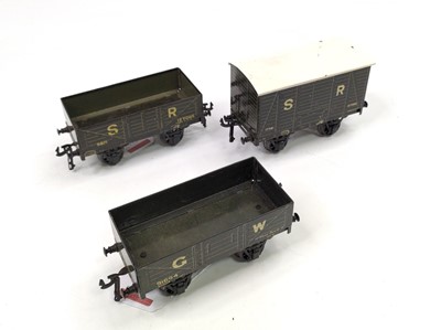 Lot 342 - Tray of mainly Hornby rolling stock: 7 pre and...