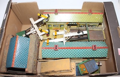Lot 343 - Large tray of Hornby items: Wembley station &...